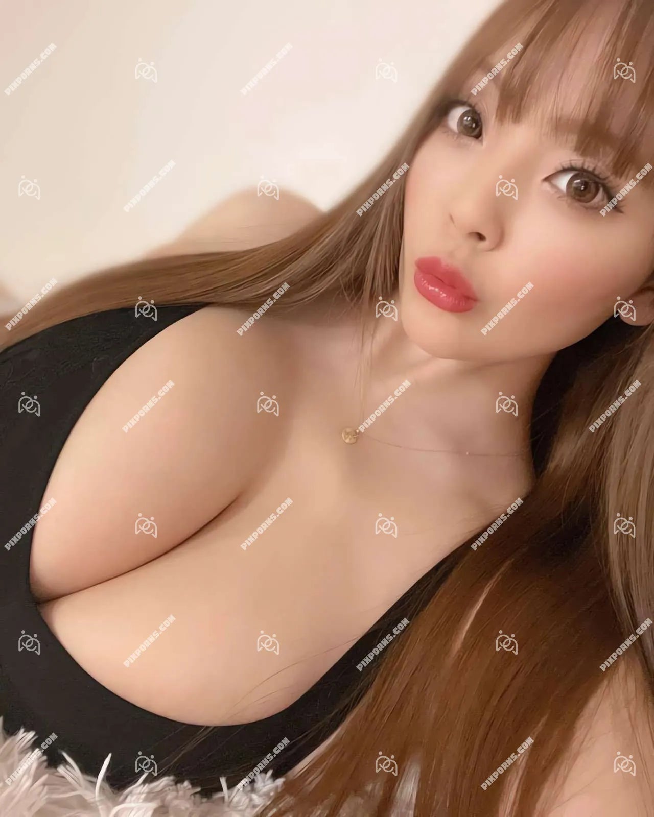 Hitomi Tanaka sexy digital download wall art – Pose 401