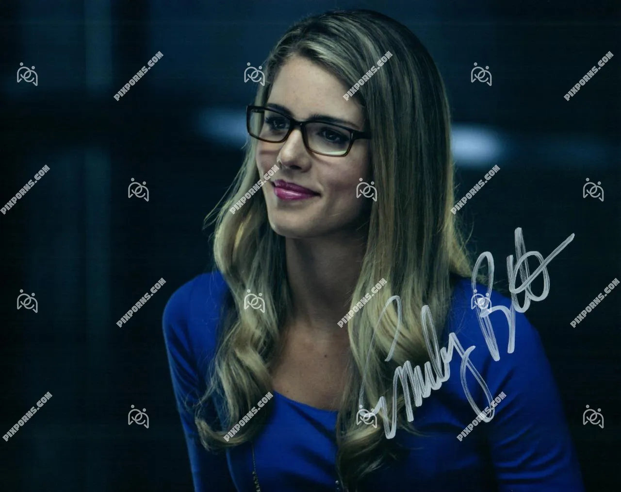 Emily Bett Rickards autographed landscape print – Pose 257 digital download and signed canvas