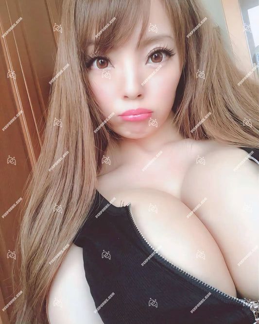 Hitomi Tanaka Sexy Photo Print Poster – Digital Download (Pose 424) | Canvas Wall Art