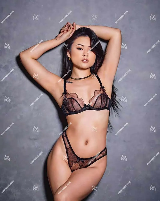 Lulu Chu sexy canvas wall art – Pose 70